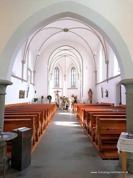 Kirche Gaißau Gaissau Trauersängerin Trauerfeier Beerdigung Verabschiedung Vorarlberg Musik Kirche Trauersängerin Sängerin mit Gitarre www.gesangundgitarre.at Gesang Gitarre Yvonne Brugger