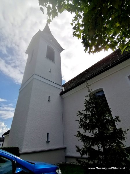 Kirche Düns Taufsängerin Sängerin mit Gitarre Taufe Musik Taufmusik Bodensee Musikerin Gitarre Gesang Kirche Taufsängerin Meiningen Vorarlberg www.gesangundgitarre.at Gesang Gitarre Yvonne Brugger