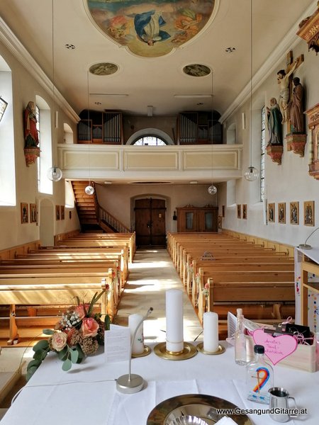 Kirche Düns Taufsängerin Sängerin mit Gitarre Taufe Musik Taufmusik Bodensee Musikerin Gitarre Gesang Kirche Taufsängerin Meiningen Vorarlberg www.gesangundgitarre.at Gesang Gitarre Yvonne Brugger
