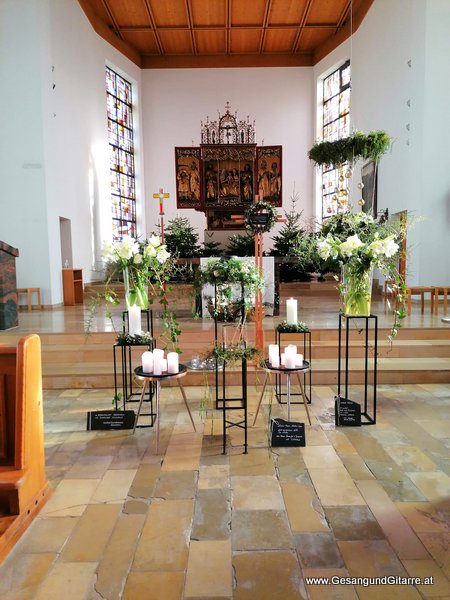 Kirche Brederis Rankweil Trauerfeier Beerdigung Verabschiedung Vorarlberg Musik Kirche Trauersängerin Sängerin mit Gitarre www.trauer-musik.at www.gesangundgitarre.at Gesang Gitarre Yvonne Brugger Trauersängerin Kirchensängerin