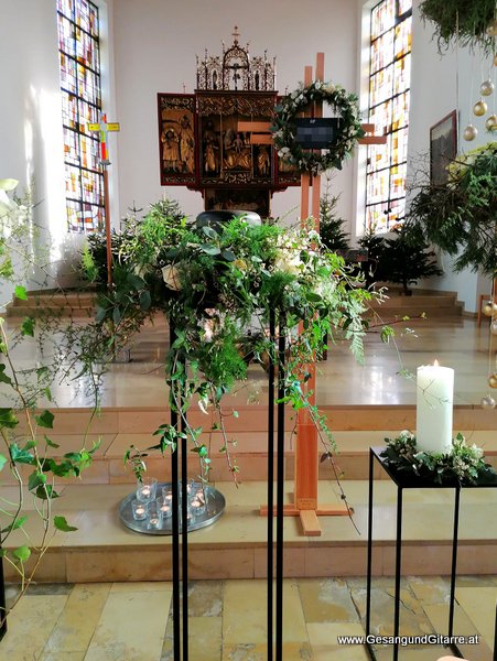 Kirche Brederis Rankweil Trauerfeier Beerdigung Verabschiedung Vorarlberg Musik Kirche Trauersängerin Sängerin mit Gitarre www.trauer-musik.at www.gesangundgitarre.at Gesang Gitarre Yvonne Brugger Trauersängerin Kirchensängerin