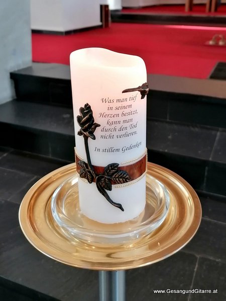 Kirche Klaus Trauerfeier Beerdigung Verabschiedung Vorarlberg Musik Kirche Trauersängerin Sängerin mit Gitarre www.trauer-musik.at www.gesangundgitarre.at Gesang Gitarre Yvonne Brugger Trauersängerin Kirchensängerin
