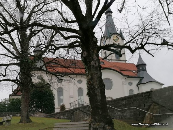 Koblach Taufsängerin Sängerin mit Gitarre Taufe Musik Taufmusik Bodensee Musikerin Gitarre Gesang Kirche Taufsängerin Vorarlberg www.gesangundgitarre.at Gesang Gitarre Yvonne Brugger