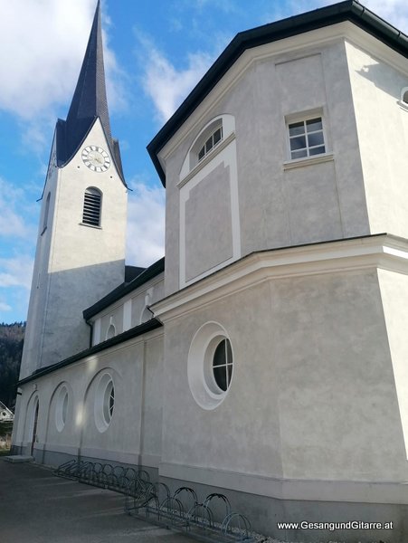 Kirche Dornbirn Haselstauden Taufsängerin Sängerin mit Gitarre Taufe Musik Taufmusik Bodensee Musikerin Gitarre Gesang Kirche Taufsängerin Vorarlberg www.gesangundgitarre.at Gesang Gitarre Yvonne Brugger