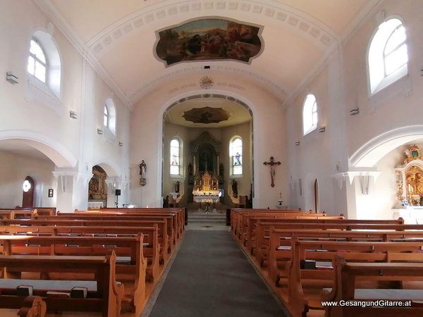 Kirche Dornbirn Haselstauden Taufsängerin Sängerin mit Gitarre Taufe Musik Taufmusik Bodensee Musikerin Gitarre Gesang Kirche Taufsängerin Vorarlberg www.gesangundgitarre.at Gesang Gitarre Yvonne Brugger