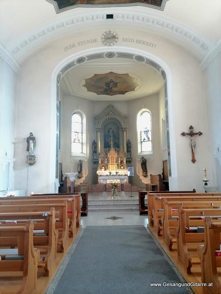 Kirche Dornbirn Haselstauden Taufsängerin Sängerin mit Gitarre Taufe Musik Taufmusik Bodensee Musikerin Gitarre Gesang Kirche Taufsängerin Vorarlberg www.gesangundgitarre.at Gesang Gitarre Yvonne Brugger