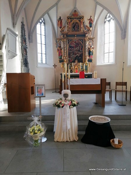 Alte Kirche Götzis Trauerfeier Begräbnis Beerdigung Verabschiedung Vorarlberg Musik Kirche Trauersängerin Sängerin mit Gitarre www.trauer-musik.at www.gesangundgitarre.at Gesang Gitarre Yvonne Brugger Trauersängerin KirchensängerinKirche Feldkirch Gisingen Trauerfeier Beerdigung Verabschiedung Vorarlberg Musik Kirche Trauersängerin Sängerin mit Gitarre www.trauer-musik.at www.gesangundgitarre.at Gesang Gitarre Yvonne Brugger Trauersängerin Kirchensängerin