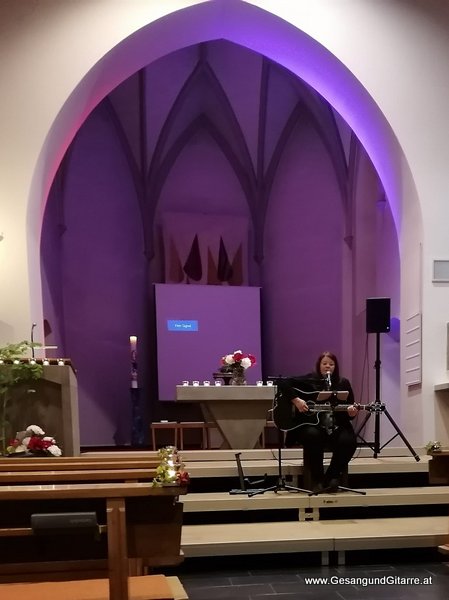 Sängerin Gitarristin Kirche Klaus Lange Nacht der Kirchen Vorarlberg Musik Kirche Trauersängerin Sängerin mit Gitarre www.gesangundgitarre.at Gesang Gitarre Yvonne Brugger