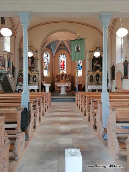 Kirche Müselbach Taufsängerin Sängerin mit Gitarre Taufe Musik Taufmusik Bodensee Musikerin Gitarre Gesang Kirche Taufsängerin Vorarlberg www.gesangundgitarre.at Gesang Gitarre Yvonne Brugger