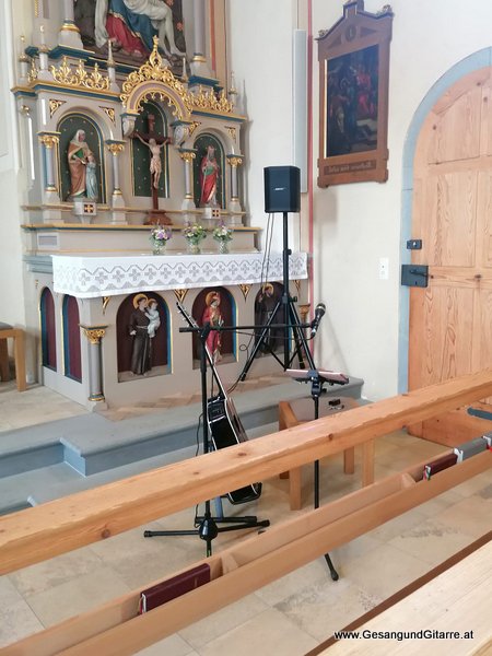 Kirche Müselbach Taufsängerin Sängerin mit Gitarre Taufe Musik Taufmusik Bodensee Musikerin Gitarre Gesang Kirche Taufsängerin Vorarlberg www.gesangundgitarre.at Gesang Gitarre Yvonne Brugger