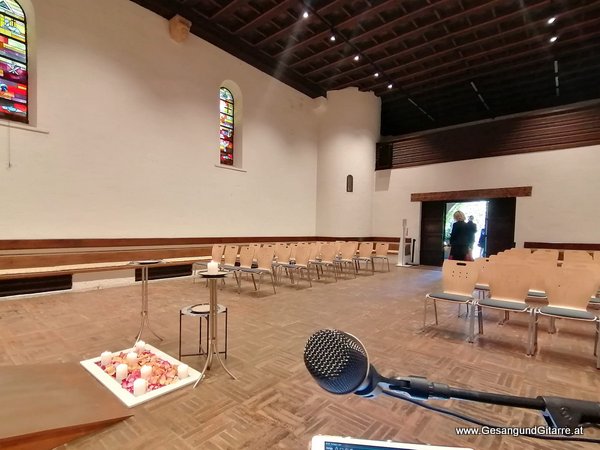 Aussegnungshalle Friedhof Lindau Bodensee Trauerfeier Beerdigung Verabschiedung Musik Kirche Solomusikerin Sängerin mit Gitarre www.trauer-musik.at www.gesangundgitarre.at Gesang Gitarre Yvonne Brugger Trauersängerin Kirchensängerin Kirche Trauerfeier Beerdigung Verabschiedung Vorarlberg Musik Kirche Trauersängerin Sängerin mit Gitarre www.trauer-musik.at www.gesangundgitarre.at Gesang Gitarre Yvonne Brugger Trauersängerin Kirchensängerin