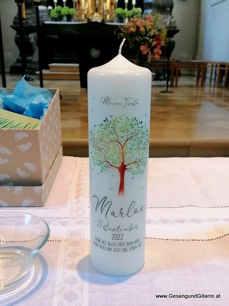 Kirche Ludesch Taufsängerin Sängerin mit Gitarre Taufe Musik Taufmusik Bodensee Musikerin Gitarre Gesang Kirche Taufsängerin Vorarlberg www.gesangundgitarre.at Gesang Gitarre Yvonne Brugger