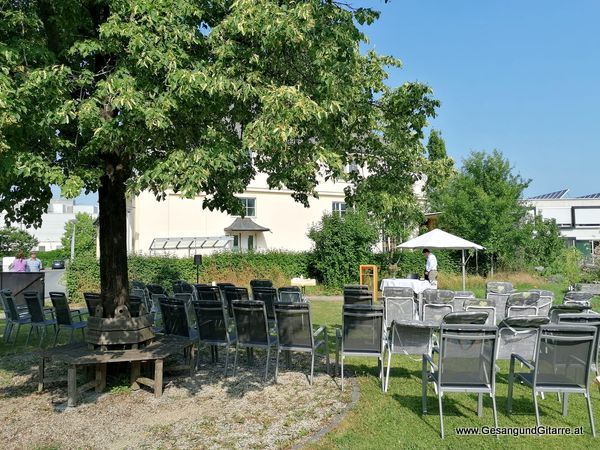 Kranksalbung Haus Klosterreben Sozialzentrum Rankweil Vorarlberg Musik Kirche Sängerin mit Gitarre www.gesangundgitarre.at Gesang Gitarre Yvonne Brugger
