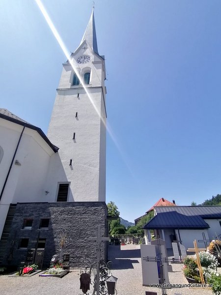 Kirche Friedhof Lingenau Vorarlberg Trauerfeier Beerdigung Verabschiedung Musik Kirche Solomusikerin Sängerin mit Gitarre www.trauer-musik.at www.gesangundgitarre.at Gesang Gitarre Yvonne Brugger Trauersängerin Kirchensängerin Kirche Trauerfeier Beerdigung Verabschiedung Vorarlberg Musik Kirche Sängerin mit Gitarre www.trauer-musik.at www.gesangundgitarre.at Gesang Gitarre Yvonne Brugger Trauersängerin Kirchensängerin