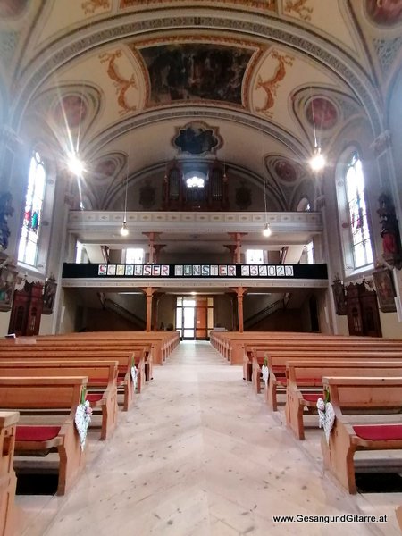 Kirche Münster Schruns Musik Solomusikerin Sängerin Hochzeitssängerin Hochzeit Trauung Vorarlberg Kirche www.gesangundgitarre.at Gesang Gitarre Yvonne Brugger