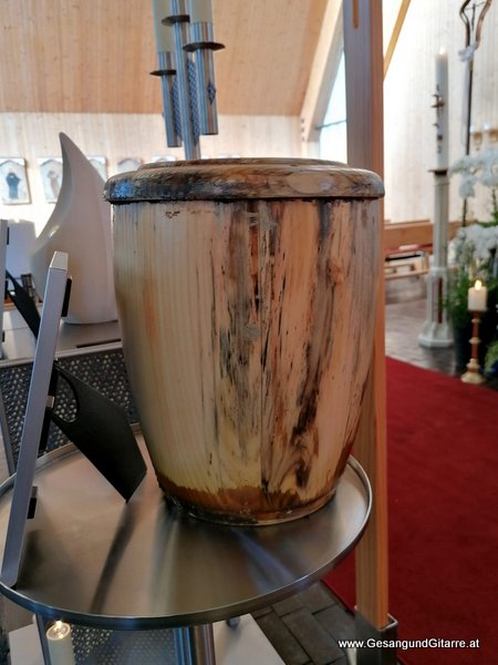 Kirche Brand Brandnertal Vorarlberg Trauerfeier Beerdigung Verabschiedung Musik Kirche Solomusikerin Sängerin mit Gitarre www.trauer-musik.at www.gesangundgitarre.at Gesang Gitarre Yvonne Brugger Trauersängerin Kirchensängerin Kirche Trauerfeier Beerdigung Verabschiedung Vorarlberg Musik Kirche Sängerin mit Gitarre www.trauer-musik.at www.gesangundgitarre.at Gesang Gitarre Yvonne Brugger Trauersängerin Kirchensängerin