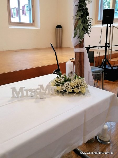Freie Trauung Salomon Sulzer Saal Hohenems Musik Solomusikerin Sängerin Hochzeitssängerin Hochzeit Trauung Vorarlberg Kirche www.gesangundgitarre.at Gesang Gitarre Yvonne Brugger