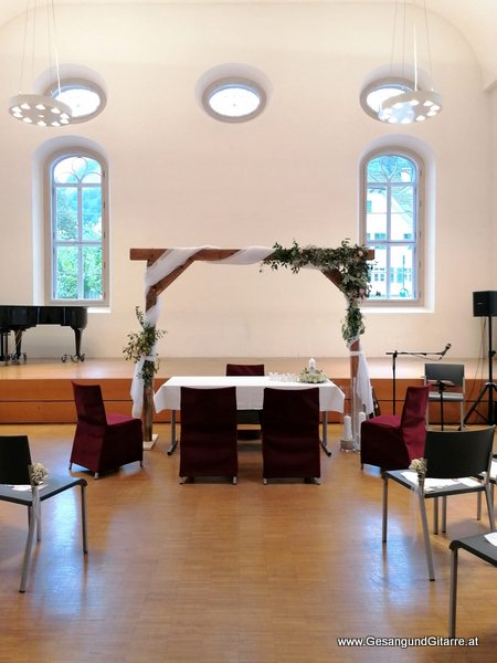 Freie Trauung Salomon Sulzer Saal Hohenems Musik Solomusikerin Sängerin Hochzeitssängerin Hochzeit Trauung Vorarlberg Kirche www.gesangundgitarre.at Gesang Gitarre Yvonne Brugger