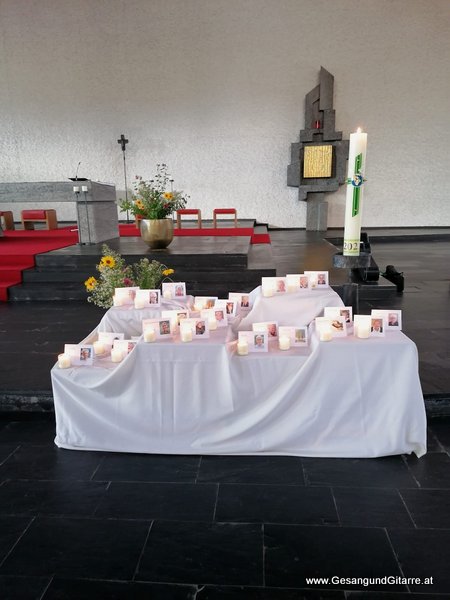 Jahrtagsmesse Trauerfeier Beerdigung Verabschiedung Rankweil Vorarlberg Musik Kirche Trauersängerin Sängerin mit Gitarre www.gesangundgitarre.at Gesang Gitarre Yvonne Brugger