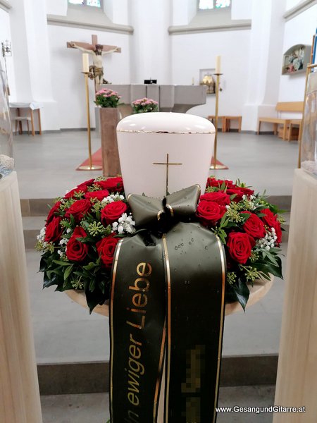 Kirche Gaissau Bodensee Vorarlberg Trauerfeier Beerdigung Verabschiedung Musik Kirche Solomusikerin Sängerin mit Gitarre www.trauer-musik.at www.gesangundgitarre.at Gesang Gitarre Yvonne Brugger Trauersängerin Kirchensängerin Kirche Trauerfeier Beerdigung Verabschiedung Vorarlberg Musik Kirche Sängerin mit Gitarre www.trauer-musik.at www.gesangundgitarre.at Gesang Gitarre Yvonne Brugger Trauersängerin Kirchensängerin