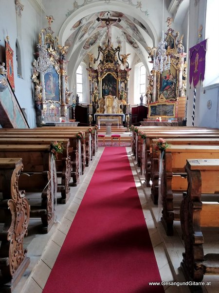 kirchliche Trauung Lech am Arlberg Kirche Musik Solomusikerin Sängerin Hochzeitssängerin Hochzeit Trauung Vorarlberg Kirche www.gesangundgitarre.at Gesang Gitarre Yvonne Brugger