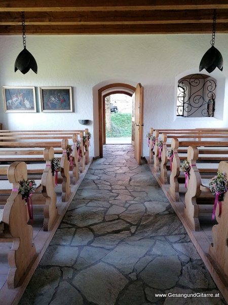 Ofterschwang St. Ignatius Kapelle Allgäu Traufe Trauung Taufe Kirche Musik Solomusikerin Sängerin Hochzeitssängerin Hochzeit Trauung Vorarlberg Kirche www.gesangundgitarre.at Gesang Gitarre Yvonne Brugger