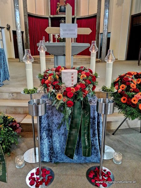 Kirche Mariahilf Bregenz Bodensee Vorarlberg Stille Verabschiedung Trauerfeier Beerdigung Verabschiedung Musik Kirche Solomusikerin Sängerin mit Gitarre www.trauer-musik.at www.gesangundgitarre.at Gesang Gitarre Yvonne Brugger Trauersängerin Kirchensängerin Kirche Trauerfeier Beerdigung Verabschiedung Vorarlberg Musik Kirche Sängerin mit Gitarre www.trauer-musik.at www.gesangundgitarre.at Gesang Gitarre Yvonne Brugger Trauersängerin Kirchensängerin