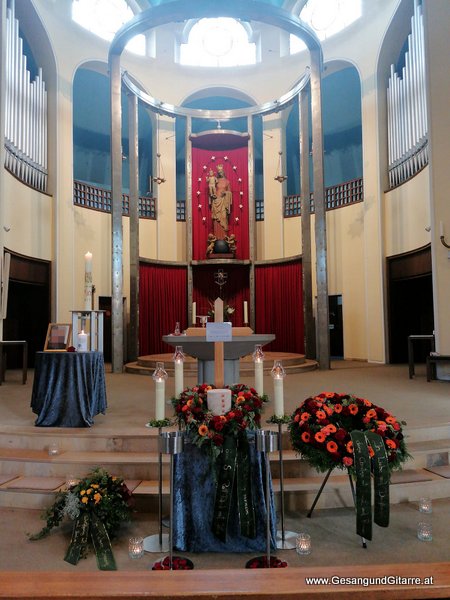 Kirche Mariahilf Bregenz Bodensee Vorarlberg Stille Verabschiedung Trauerfeier Beerdigung Verabschiedung Musik Kirche Solomusikerin Sängerin mit Gitarre www.trauer-musik.at www.gesangundgitarre.at Gesang Gitarre Yvonne Brugger Trauersängerin Kirchensängerin Kirche Trauerfeier Beerdigung Verabschiedung Vorarlberg Musik Kirche Sängerin mit Gitarre www.trauer-musik.at www.gesangundgitarre.at Gesang Gitarre Yvonne Brugger Trauersängerin Kirchensängerin