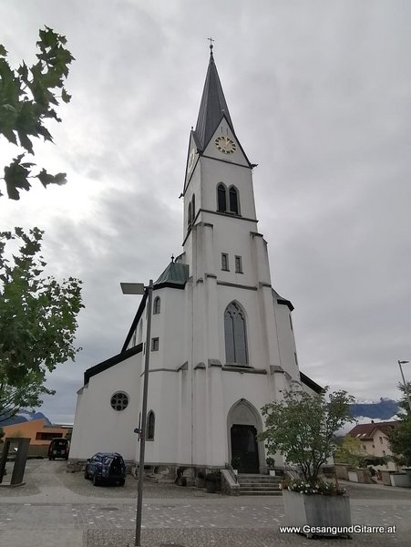 Eschen Fürstentum Liechtenstein Bodensee Bodenseekreis Allgäu Trauung Musik Solomusikerin Sängerin Hochzeitssängerin Hochzeit Trauung Vorarlberg Kirche www.gesangundgitarre.at Gesang Gitarre Yvonne Brugger