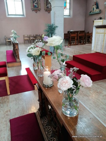 Eschen Fürstentum Liechtenstein Bodensee Bodenseekreis Allgäu Trauung Musik Solomusikerin Sängerin Hochzeitssängerin Hochzeit Trauung Vorarlberg Kirche www.gesangundgitarre.at Gesang Gitarre Yvonne Brugger