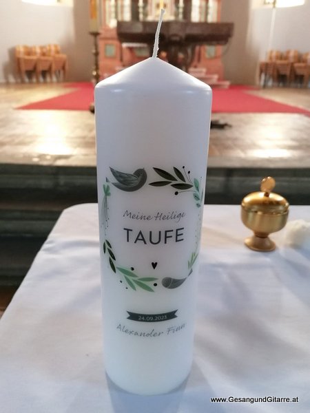 Kirche Dornbirn Haselstauden Taufsängerin Sängerin mit Gitarre Taufe Musik Taufmusik Bodensee Musikerin Gitarre Gesang Kirche Taufsängerin Vorarlberg www.gesangundgitarre.at Gesang Gitarre Yvonne Brugger