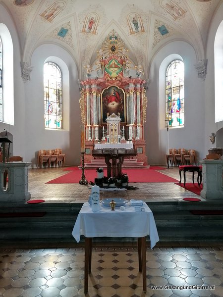 Kirche Dornbirn Haselstauden Taufsängerin Sängerin mit Gitarre Taufe Musik Taufmusik Bodensee Musikerin Gitarre Gesang Kirche Taufsängerin Vorarlberg www.gesangundgitarre.at Gesang Gitarre Yvonne Brugger