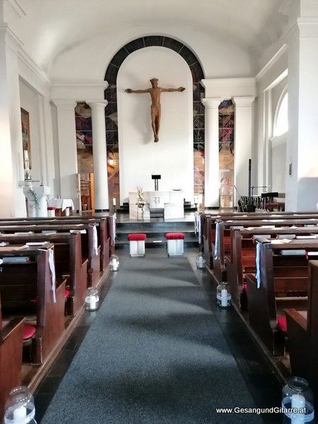 Trauung Kirche Wolfurt Musik Solomusikerin Sängerin Hochzeitssängerin Hochzeit Trauung Vorarlberg Kirche www.gesangundgitarre.at Gesang Gitarre Yvonne Brugger