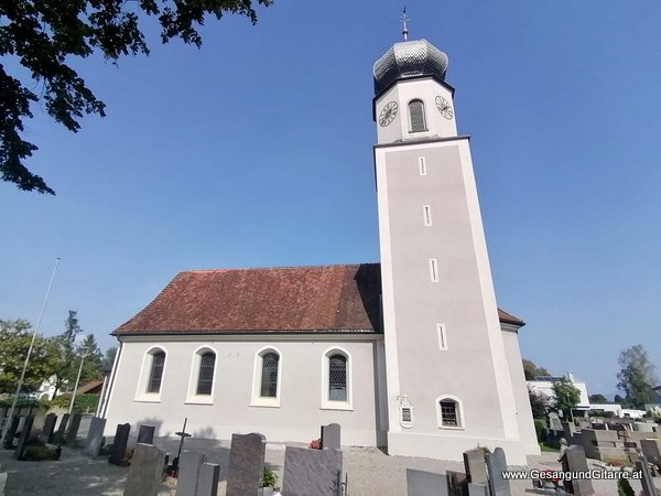 Trauung Kirche Meiningen Sektempfang Agape Apero Musik Solomusikerin Sängerin Hochzeitssängerin Hochzeit Trauung Vorarlberg Kirche www.gesangundgitarre.at Gesang Gitarre Yvonne Brugger