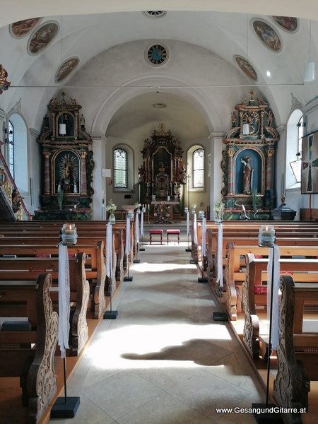 Trauung Kirche Meiningen Sektempfang Agape Apero Musik Solomusikerin Sängerin Hochzeitssängerin Hochzeit Trauung Vorarlberg Kirche www.gesangundgitarre.at Gesang Gitarre Yvonne Brugger