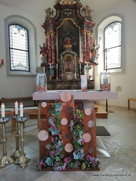 Trauung Kirche Meiningen Sektempfang Agape Apero Musik Solomusikerin Sängerin Hochzeitssängerin Hochzeit Trauung Vorarlberg Kirche www.gesangundgitarre.at Gesang Gitarre Yvonne Brugger