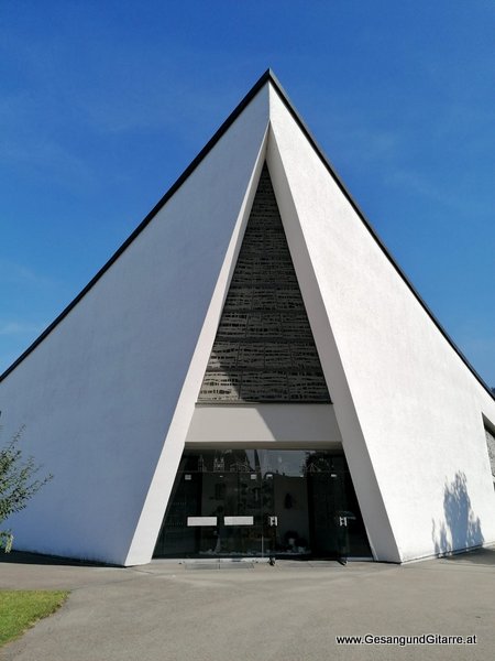 Kirche St. Kolumban Bregenz Vorarlberg Verabschiedung Trauerfeier Beerdigung Verabschiedung Musik Kirche Solomusikerin Sängerin mit Gitarre www.trauer-musik.at www.gesangundgitarre.at Gesang Gitarre Yvonne Brugger Trauersängerin Kirchensängerin Kirche Trauerfeier Beerdigung Verabschiedung Vorarlberg Musik Kirche Sängerin mit Gitarre www.trauer-musik.at www.gesangundgitarre.at Gesang Gitarre Yvonne Brugger Trauersängerin Kirchensängerin