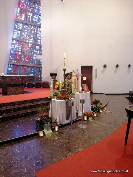 Kirche St. Kolumban Bregenz Vorarlberg Verabschiedung Trauerfeier Beerdigung Verabschiedung Musik Kirche Solomusikerin Sängerin mit Gitarre www.trauer-musik.at www.gesangundgitarre.at Gesang Gitarre Yvonne Brugger Trauersängerin Kirchensängerin Kirche Trauerfeier Beerdigung Verabschiedung Vorarlberg Musik Kirche Sängerin mit Gitarre www.trauer-musik.at www.gesangundgitarre.at Gesang Gitarre Yvonne Brugger Trauersängerin Kirchensängerin