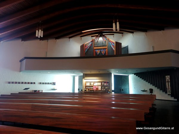 Kirche St. Kolumban Bregenz Vorarlberg Verabschiedung Trauerfeier Beerdigung Verabschiedung Musik Kirche Solomusikerin Sängerin mit Gitarre www.trauer-musik.at www.gesangundgitarre.at Gesang Gitarre Yvonne Brugger Trauersängerin Kirchensängerin Kirche Trauerfeier Beerdigung Verabschiedung Vorarlberg Musik Kirche Sängerin mit Gitarre www.trauer-musik.at www.gesangundgitarre.at Gesang Gitarre Yvonne Brugger Trauersängerin Kirchensängerin