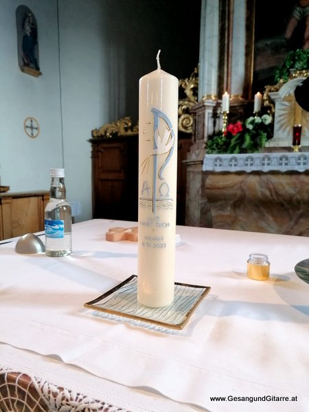 Kirche Kapelle St. Anton Hohenems Taufsängerin Sängerin mit Gitarre Taufe Musik Taufmusik Bodensee Musikerin Gitarre Gesang Kirche Taufsängerin Vorarlberg www.gesangundgitarre.at Gesang Gitarre Yvonne Brugger