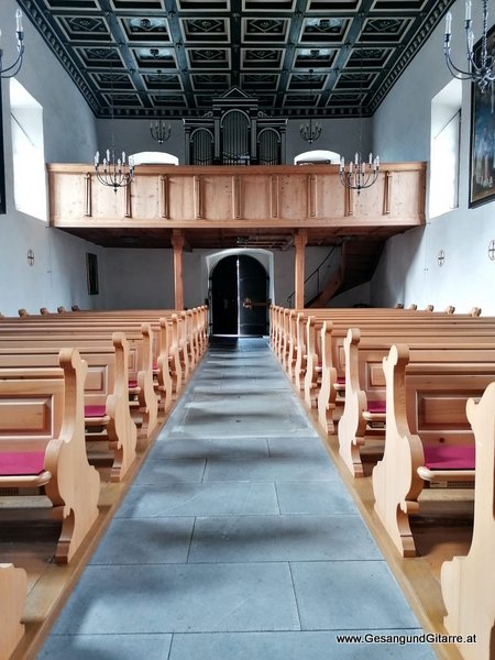 Kirche Kapelle St. Anton Hohenems Taufsängerin Sängerin mit Gitarre Taufe Musik Taufmusik Bodensee Musikerin Gitarre Gesang Kirche Taufsängerin Vorarlberg www.gesangundgitarre.at Gesang Gitarre Yvonne Brugger