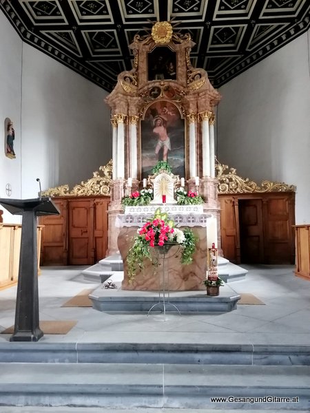 Kirche Kapelle St. Anton Hohenems Taufsängerin Sängerin mit Gitarre Taufe Musik Taufmusik Bodensee Musikerin Gitarre Gesang Kirche Taufsängerin Vorarlberg www.gesangundgitarre.at Gesang Gitarre Yvonne Brugger