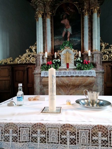 Kirche Kapelle St. Anton Hohenems Taufsängerin Sängerin mit Gitarre Taufe Musik Taufmusik Bodensee Musikerin Gitarre Gesang Kirche Taufsängerin Vorarlberg www.gesangundgitarre.at Gesang Gitarre Yvonne Brugger