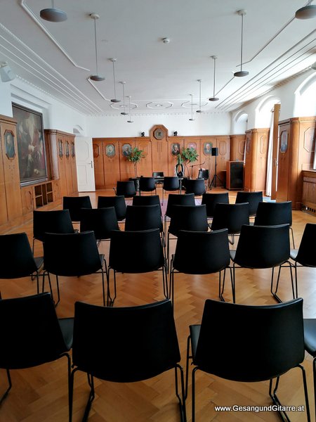Trauung Standesamt Bregenz Rathaus Musik Solomusikerin Sängerin Hochzeitssängerin Hochzeit Trauung Vorarlberg Kirche www.gesangundgitarre.at Gesang Gitarre Yvonne Brugger