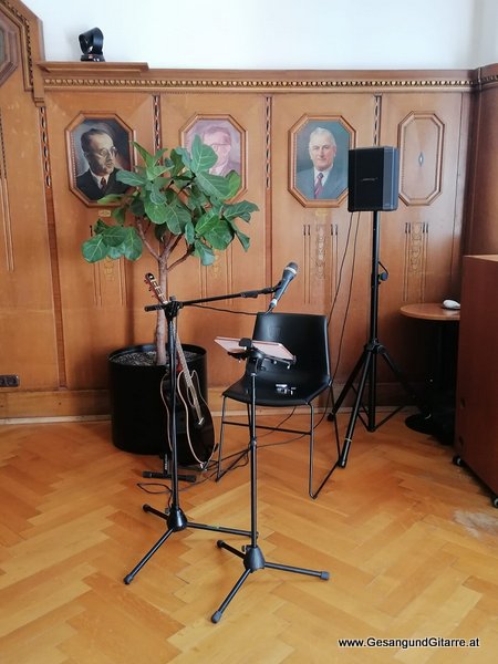 Trauung Standesamt Bregenz Rathaus Musik Solomusikerin Sängerin Hochzeitssängerin Hochzeit Trauung Vorarlberg Kirche www.gesangundgitarre.at Gesang Gitarre Yvonne Brugger