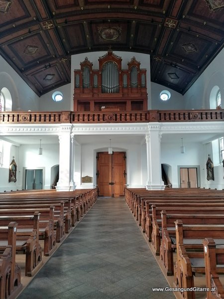 Kirche Lauterach Taufsängerin Sängerin mit Gitarre Taufe Musik Taufmusik Bodensee Musikerin Gitarre Gesang Kirche Taufsängerin Vorarlberg www.gesangundgitarre.at Gesang Gitarre Yvonne Brugger
