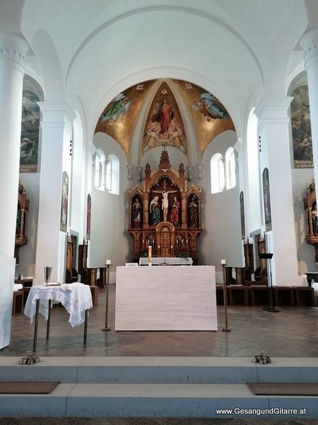 Kirche Lauterach Taufsängerin Sängerin mit Gitarre Taufe Musik Taufmusik Bodensee Musikerin Gitarre Gesang Kirche Taufsängerin Vorarlberg www.gesangundgitarre.at Gesang Gitarre Yvonne Brugger