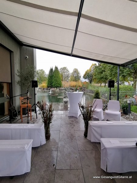 Freie Trauung Gstache Rankweil Brederis Musik Solomusikerin Sängerin Hochzeitssängerin Hochzeit Trauung Vorarlberg Kirche www.gesangundgitarre.at Gesang Gitarre Yvonne Brugger