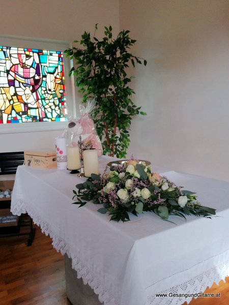 Kirche Kapelle Baumgarten Bildstein Taufsängerin Sängerin mit Gitarre Taufe Musik Taufmusik Bodensee Musikerin Gitarre Gesang Kirche Taufsängerin Vorarlberg www.gesangundgitarre.at Gesang Gitarre Yvonne Brugger