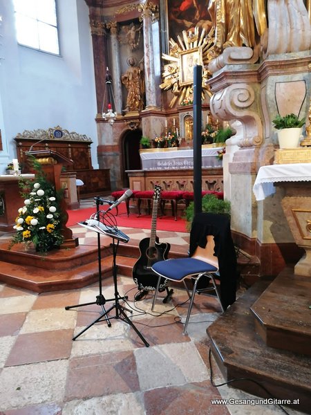 Salzburg Stadt Gnigl Kirche Verabschiedung Trauerfeier Beerdigung Verabschiedung Totenwache Musik Kirche Solomusikerin Sängerin mit Gitarre www.trauer-musik.at www.gesangundgitarre.at Gesang Gitarre Yvonne Brugger Trauersängerin Kirchensängerin Kirche Trauerfeier Beerdigung Verabschiedung Vorarlberg Musik Kirche Sängerin mit Gitarre www.trauer-musik.at www.gesangundgitarre.at Gesang Gitarre Yvonne Brugger Trauersängerin Kirchensängerin